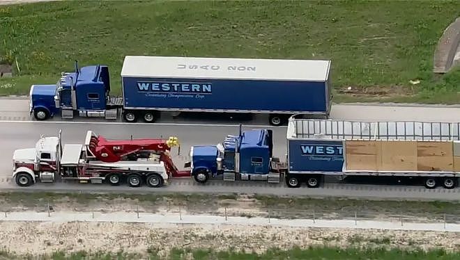 800万枚硬币洒满得州高速路,封路14个小时,却只找回十分之一(组图) - 6