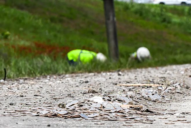 800万枚硬币洒满得州高速路,封路14个小时,却只找回十分之一(组图) - 4