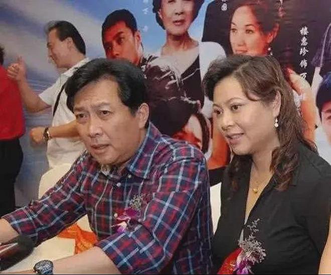 唐国强和壮丽近照曝光！61岁壮丽一身藏蓝长裙，头发乌黑浓密（组图） - 7