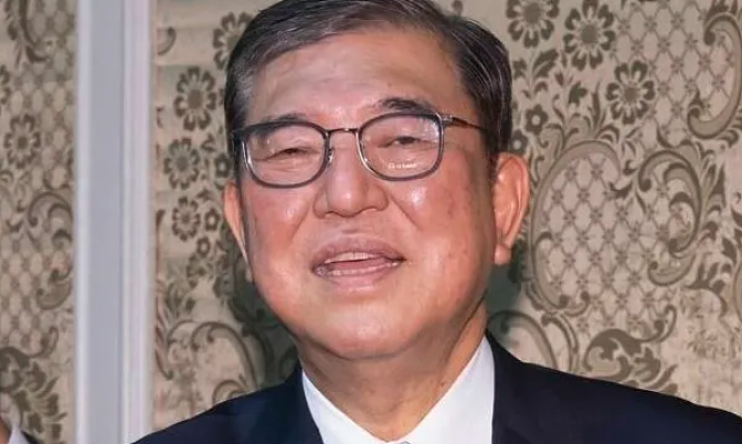 日本首相夫人外交着装被骂上热搜！网友怒批像没穿内衣一样，甚至还没化妆（组图） - 16