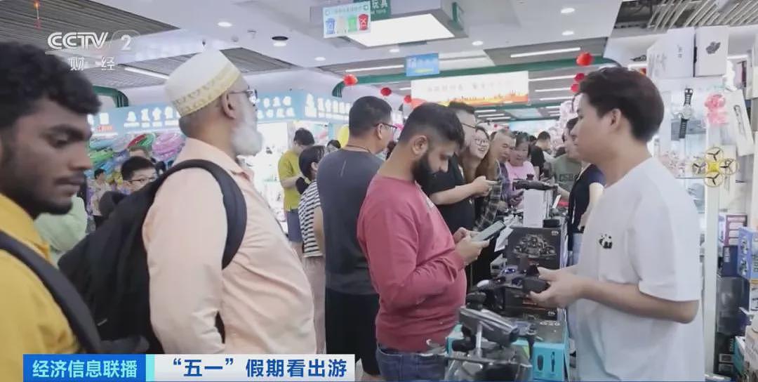 美国正式终止对中国小额包裹免税政策，多国零售商停止向美发货！特朗普号召美商科学生投身工厂车间（组图） - 9