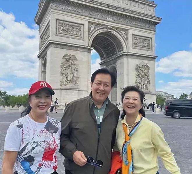 唐国强和壮丽近照曝光！61岁壮丽一身藏蓝长裙，头发乌黑浓密（组图） - 8