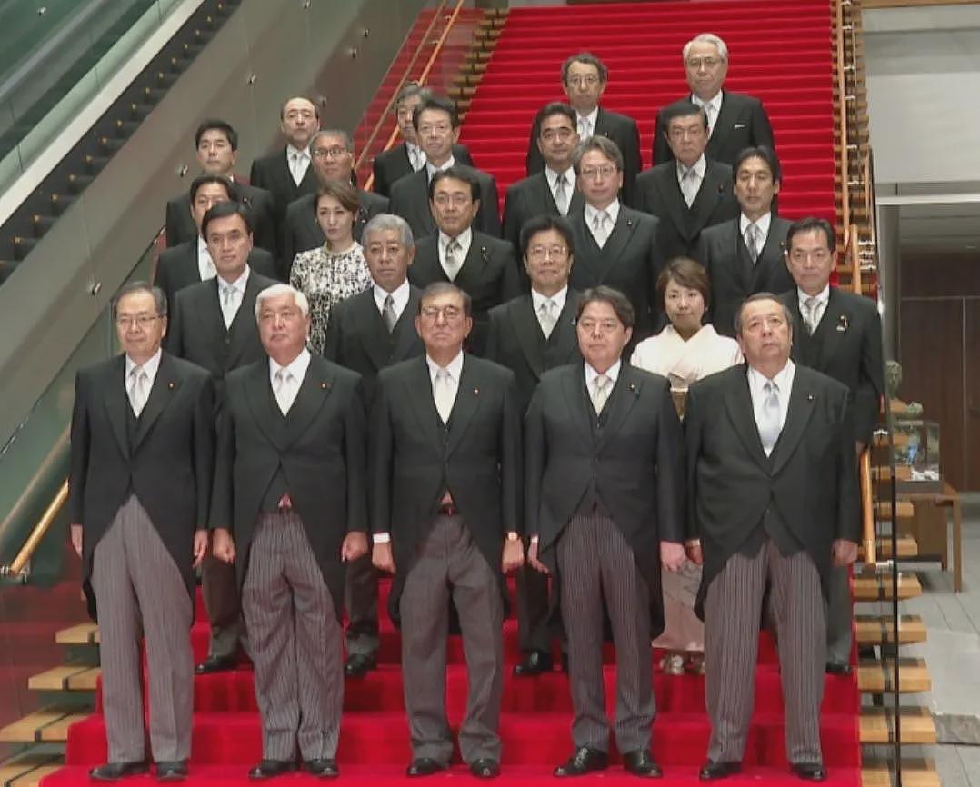 日本首相夫人外交着装被骂上热搜！网友怒批像没穿内衣一样，甚至还没化妆（组图） - 5