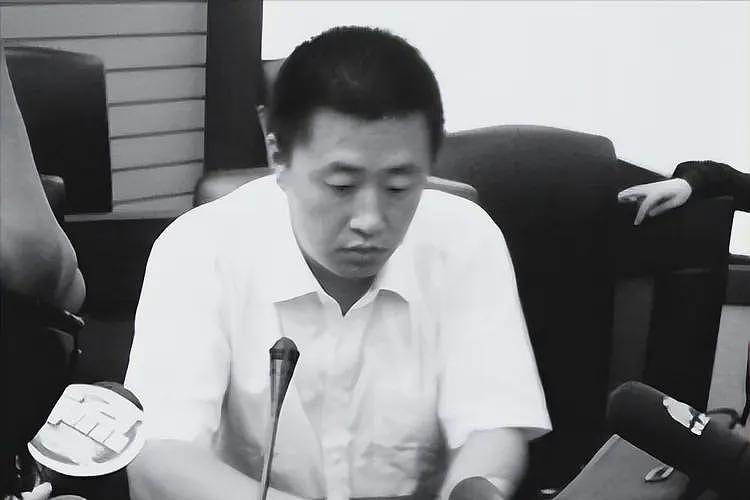 当年说出“不是你撞的，干嘛去扶”的法官，18年后，他过得怎样？（组图） - 3