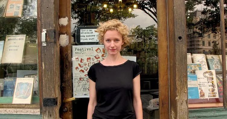 巴黎最美书店老板去世,女儿却在抽屉发现上百封信件:他偷偷爱了你一辈子(组图) - 5