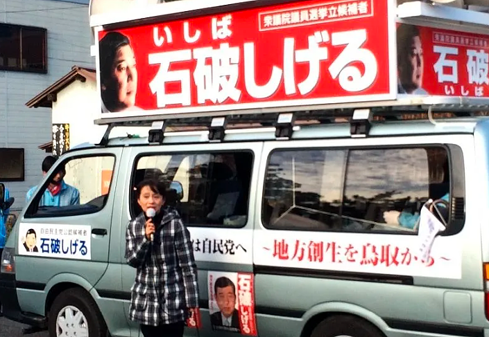 日本首相夫人外交着装被骂上热搜！网友怒批像没穿内衣一样，甚至还没化妆（组图） - 15