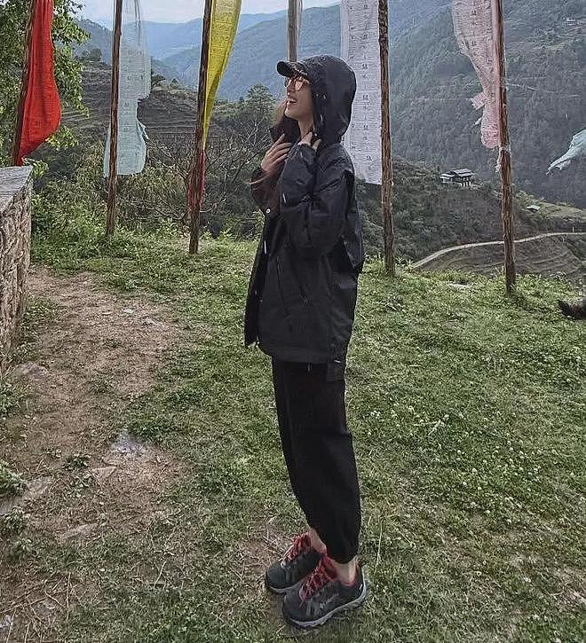 章泽天不丹徒步秀素颜，嘴唇起皮太真实，面相愈发“邓文迪化”（组图） - 5