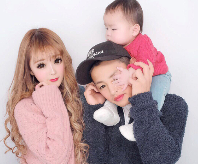 网红少女15岁怀孕生娃、每天睡3小时赚钱带娃、养不上班的老公:你以为的“好路”正在拖你入深渊(组图) - 3