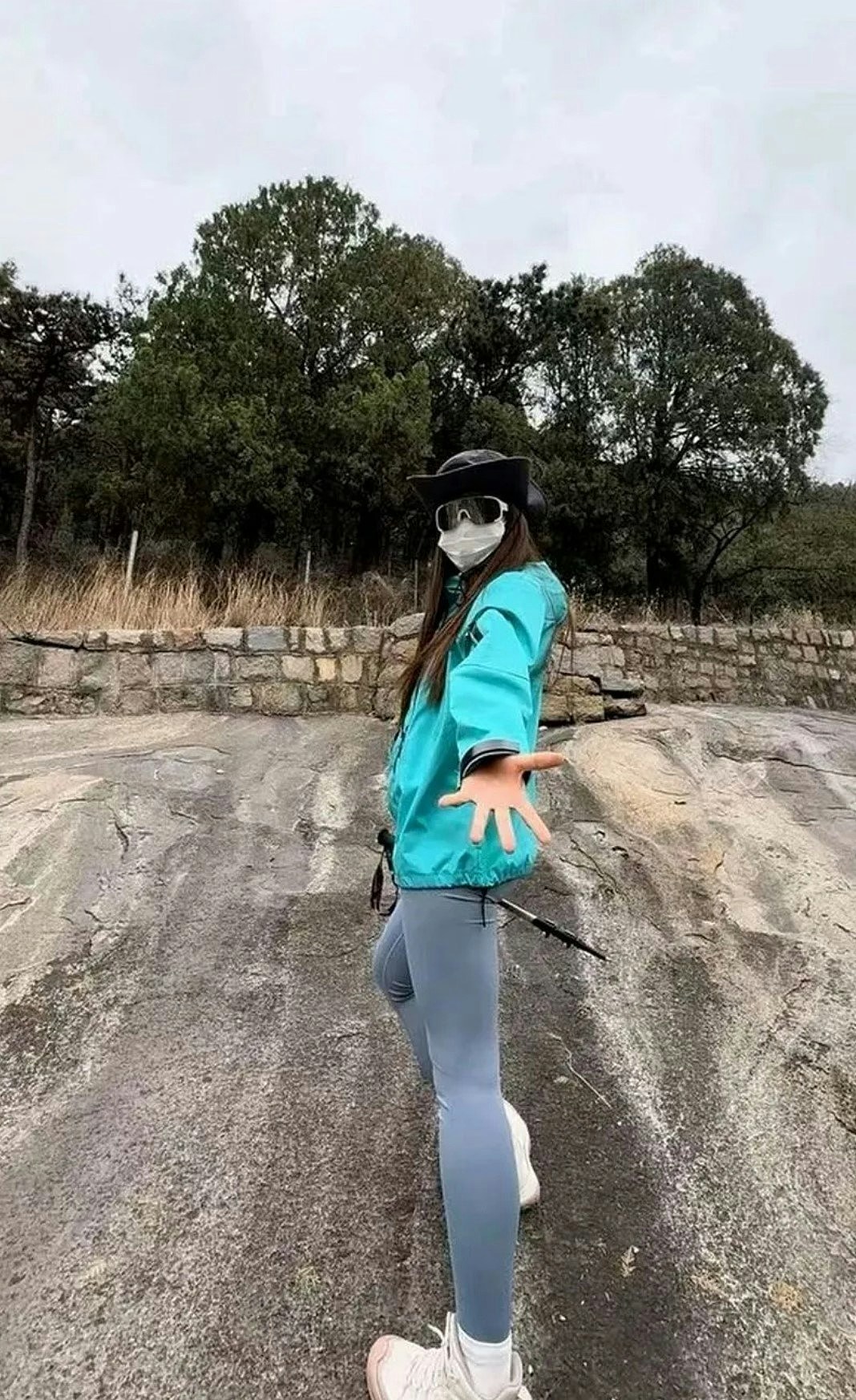 五一游客挤爆泰山陪爬2天赚2千，业者：像十万天兵攻南天门（组图） - 9