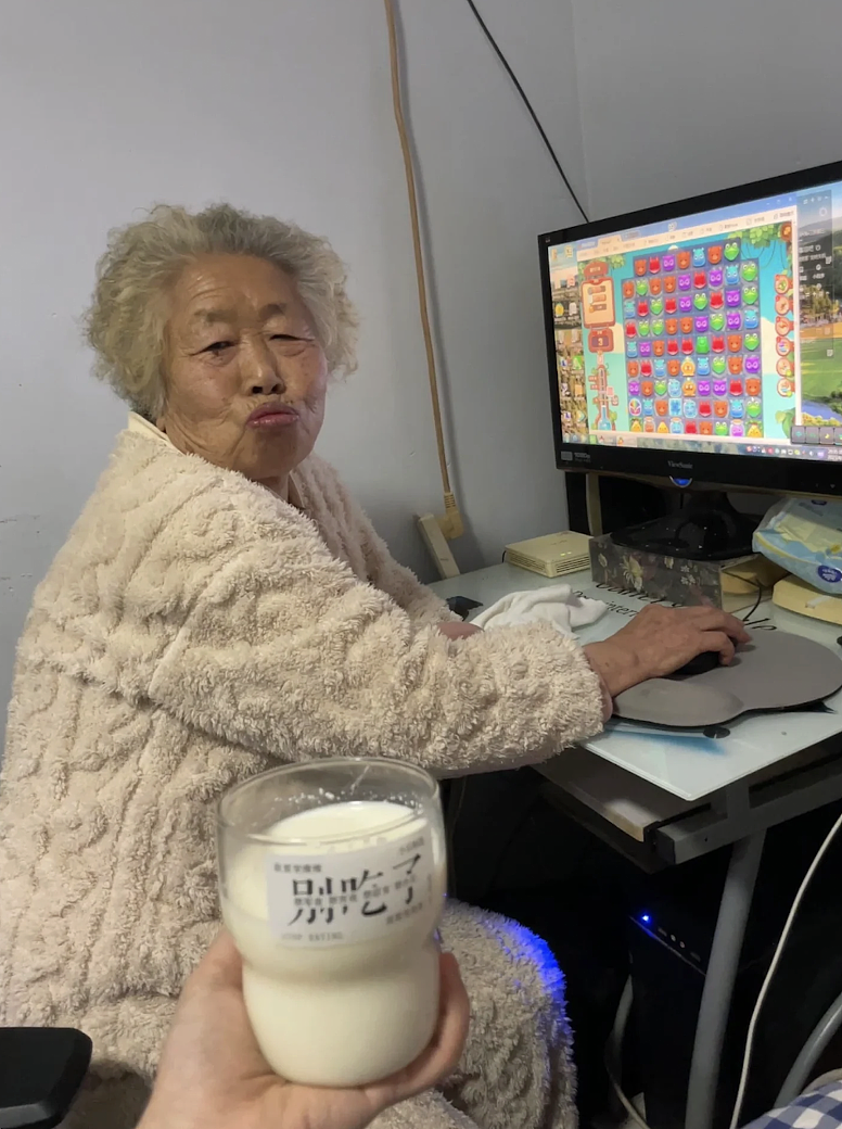 1000万人围观，网瘾奶奶去世了（组图） - 35