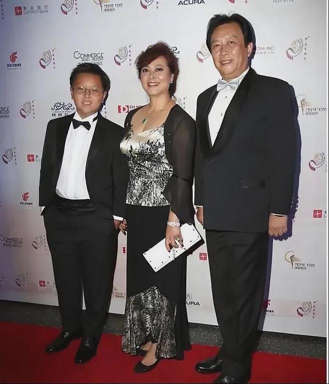 唐国强和壮丽近照曝光！61岁壮丽一身藏蓝长裙，头发乌黑浓密（组图） - 10