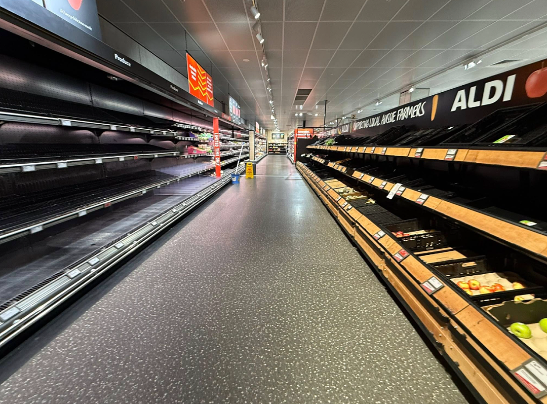 懵了！澳洲Aldi超市的生鲜食品区空空如也，顾客目瞪口呆（组图） - 2