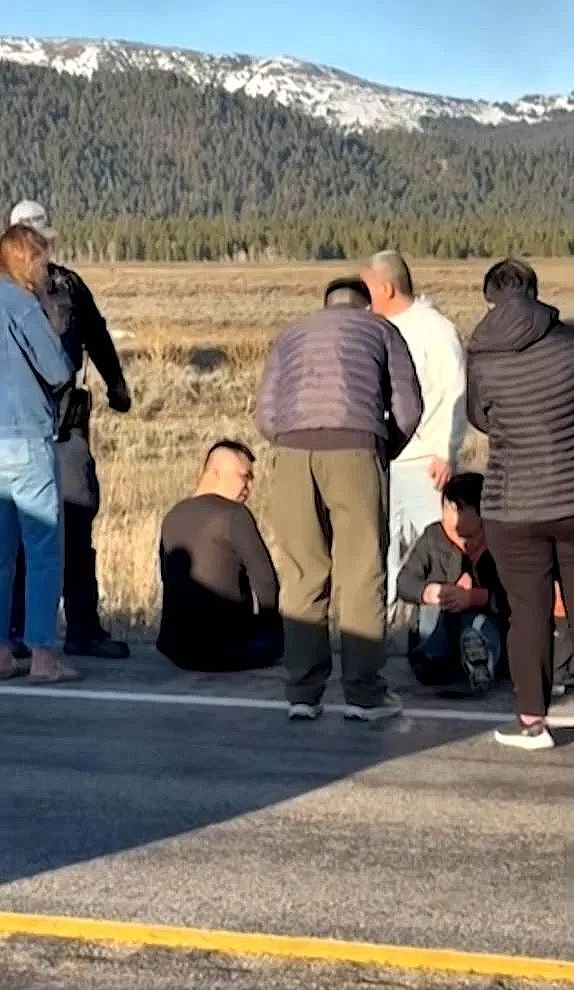 7死8伤！华人旅行社大巴黄石公园突发惨烈车祸，2车烈焰冲天，现场惨不忍睹（组图） - 5