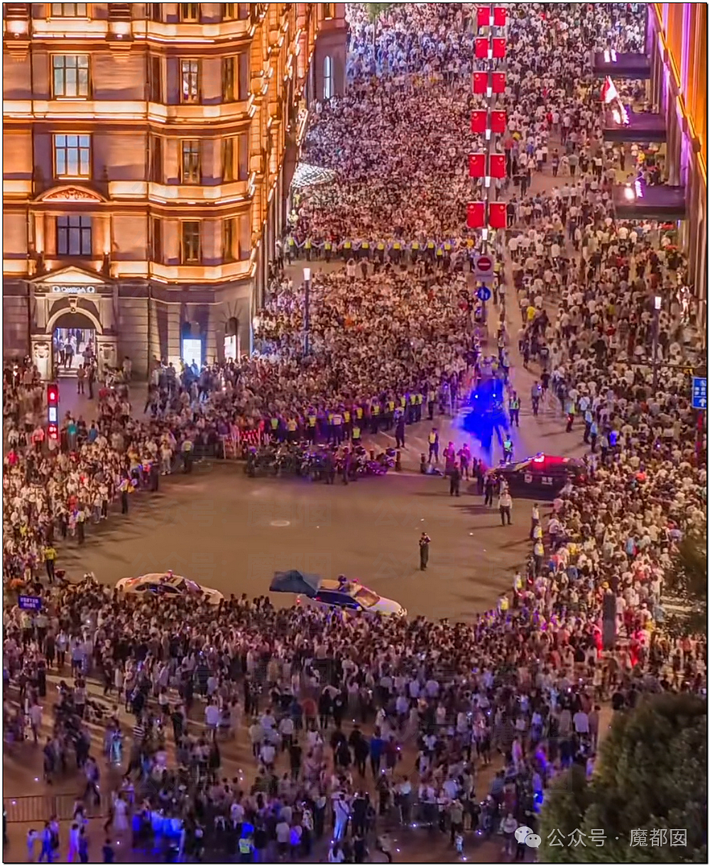 五一假期末尾更疯狂!国内景区人流量再攀高峰,心肝脾肺肾都挤出来(视频/组图) - 127