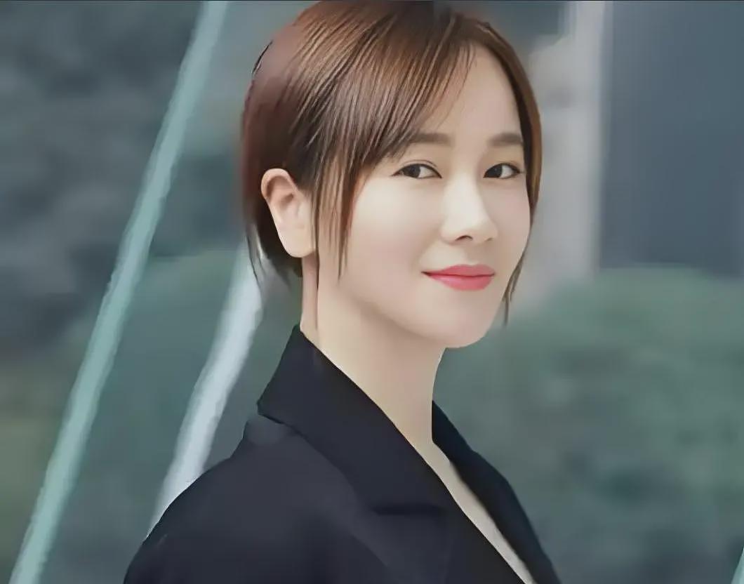 人前正经人后疯狂，靠美貌同多个男人传绯闻，左小青嫁入豪门终成空（组图） - 25