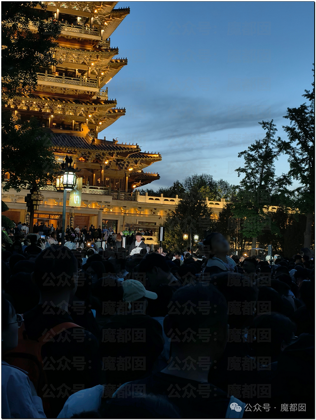 五一假期末尾更疯狂!国内景区人流量再攀高峰,心肝脾肺肾都挤出来(视频/组图) - 114
