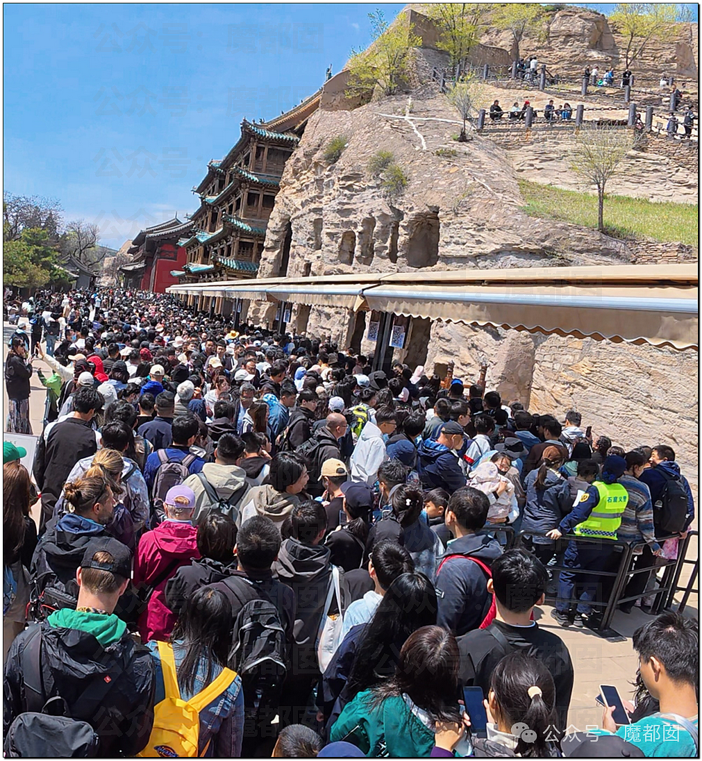 五一假期末尾更疯狂!国内景区人流量再攀高峰,心肝脾肺肾都挤出来(视频/组图) - 81