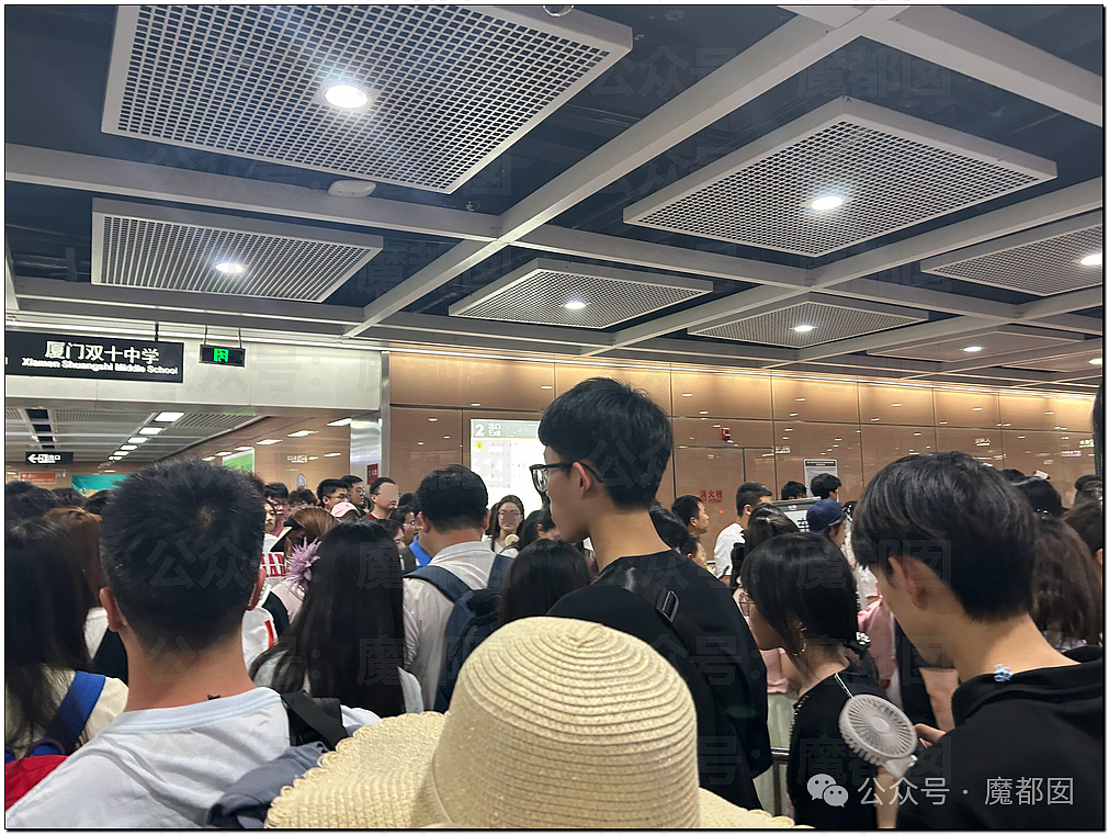 五一假期末尾更疯狂!国内景区人流量再攀高峰,心肝脾肺肾都挤出来(视频/组图) - 5