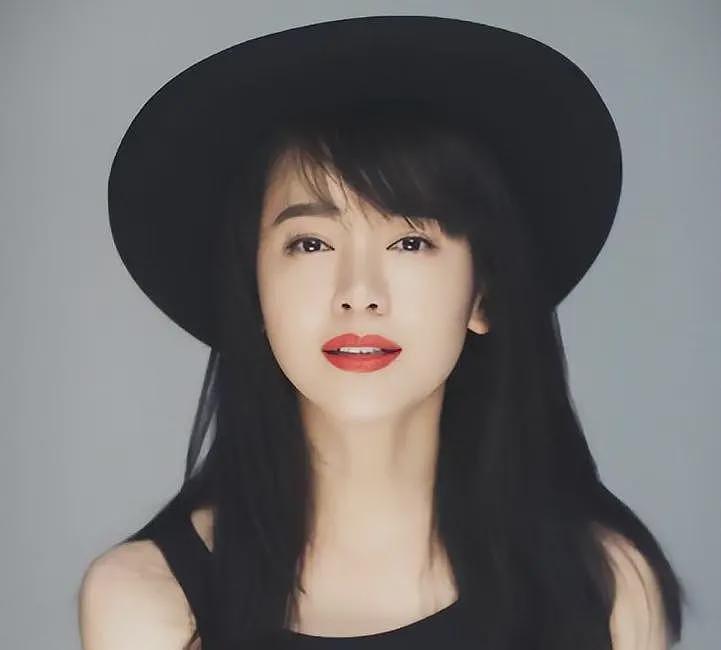 人前正经人后疯狂，靠美貌同多个男人传绯闻，左小青嫁入豪门终成空（组图） - 2