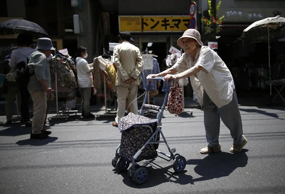 “70岁送外卖，80岁还房贷”，为了养老，日本老人正抢着进监狱（组图） - 4