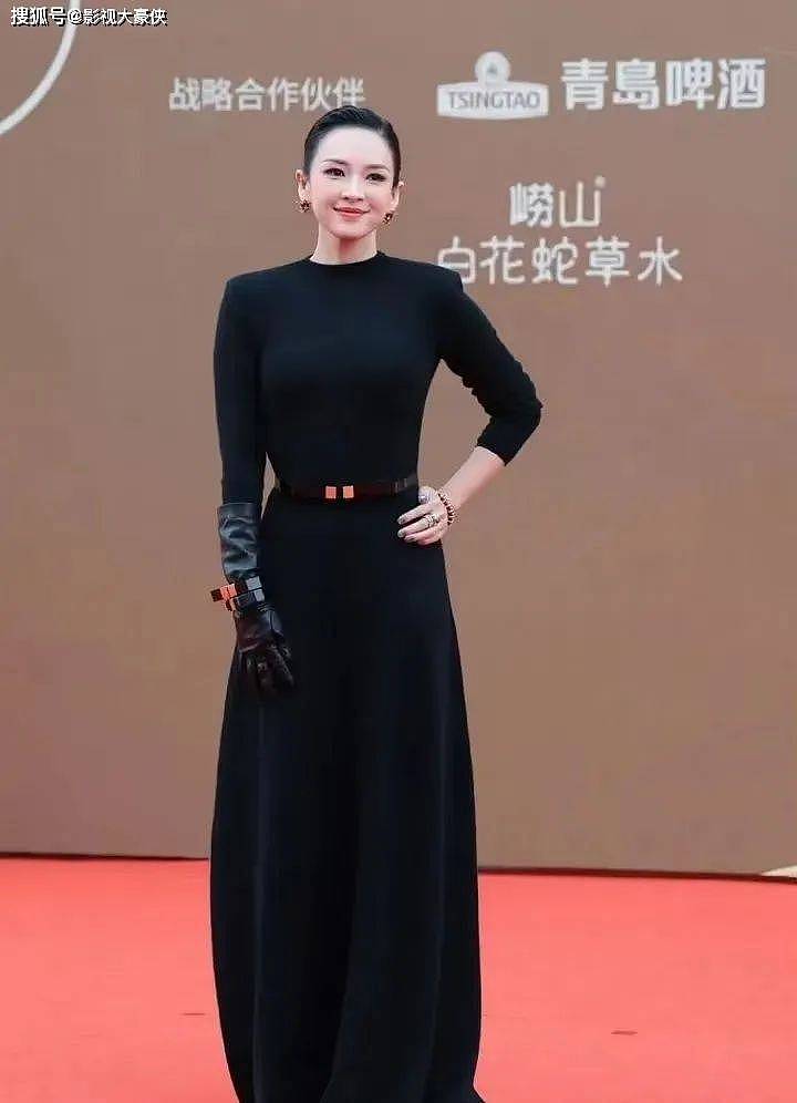 章子怡接儿子放学被拍，4岁醒醒帅成小男神，网友：这基因太强大了（组图） - 3