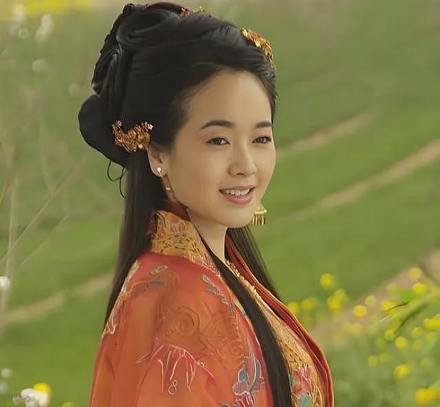 人前正经人后疯狂，靠美貌同多个男人传绯闻，左小青嫁入豪门终成空（组图） - 15