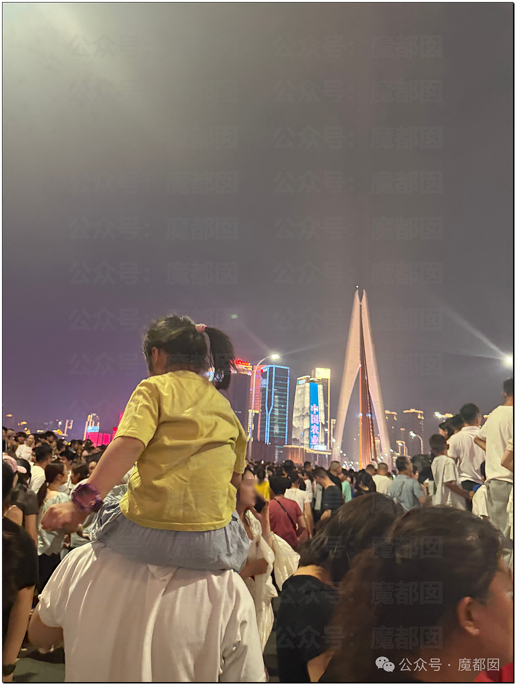 五一假期末尾更疯狂!国内景区人流量再攀高峰,心肝脾肺肾都挤出来(视频/组图) - 12