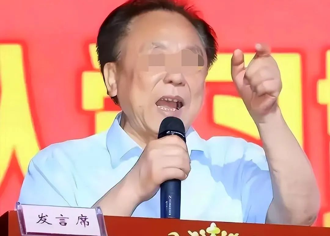 富豪养多个“老婆”每晚要“翻牌侍寝”?从劳动模范到全国通缉他都经历了什么?(组图) - 12
