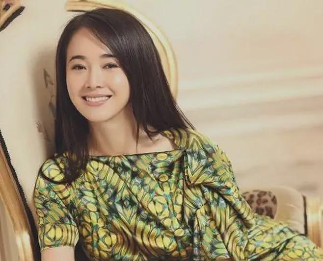 人前正经人后疯狂，靠美貌同多个男人传绯闻，左小青嫁入豪门终成空（组图） - 5