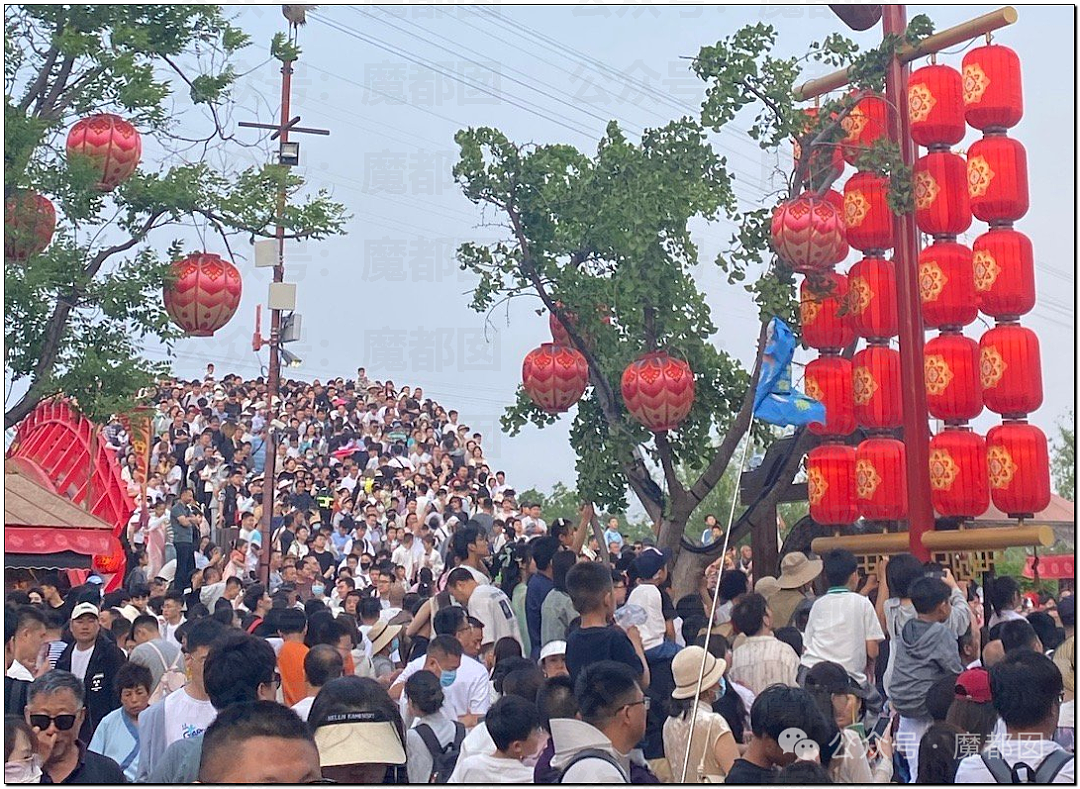 五一假期末尾更疯狂!国内景区人流量再攀高峰,心肝脾肺肾都挤出来(视频/组图) - 65