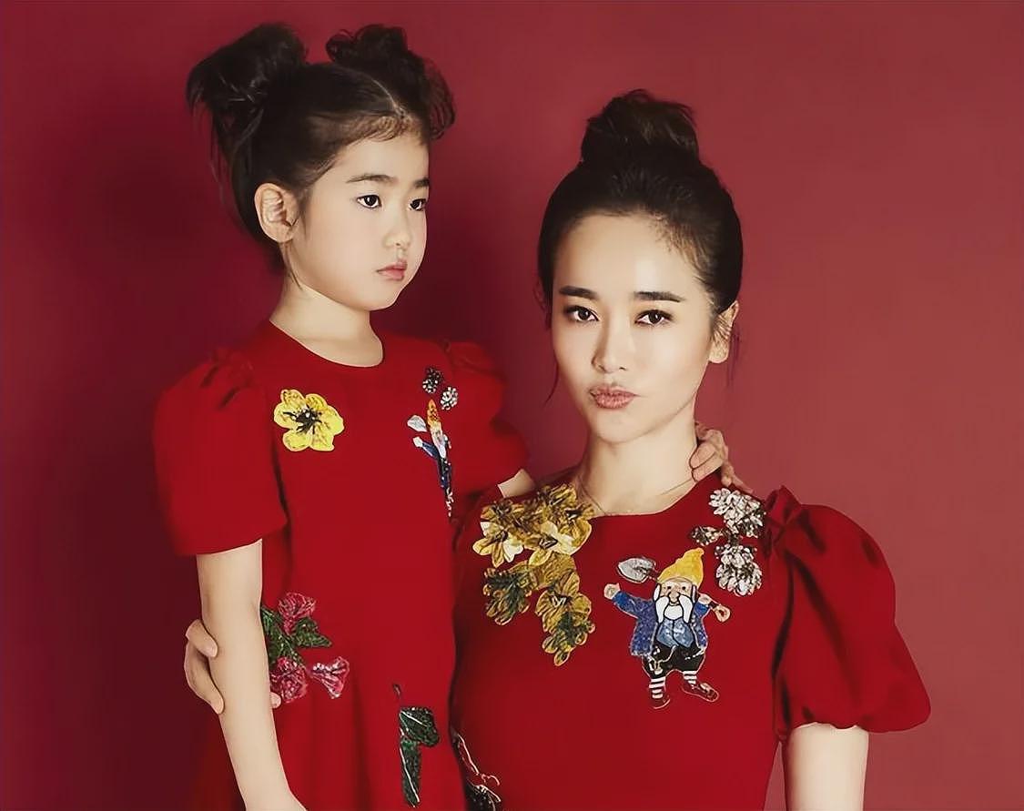 人前正经人后疯狂，靠美貌同多个男人传绯闻，左小青嫁入豪门终成空（组图） - 27