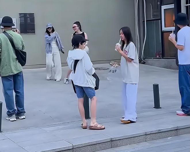 明星过五一：黄晓明家人探班，李小璐贾乃亮带娃出游，戚薇飞日本（组图） - 9