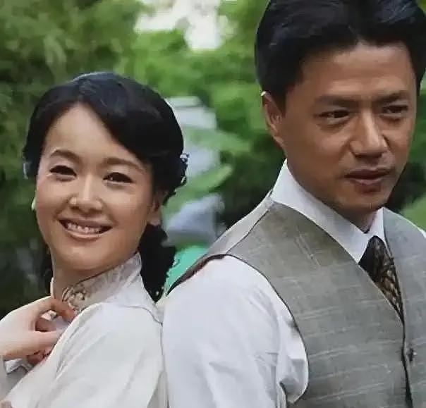 人前正经人后疯狂，靠美貌同多个男人传绯闻，左小青嫁入豪门终成空（组图） - 23