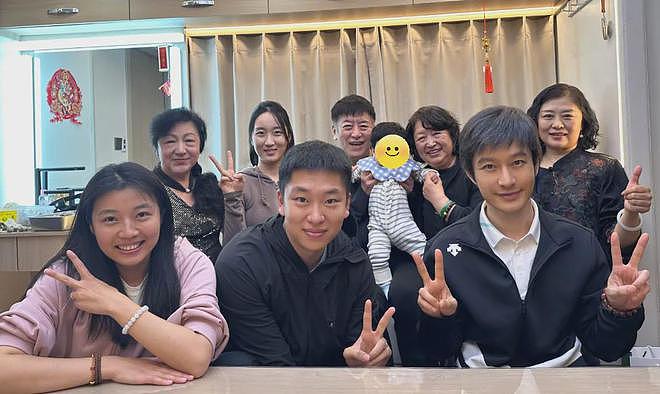 明星过五一：黄晓明家人探班，李小璐贾乃亮带娃出游，戚薇飞日本（组图） - 2