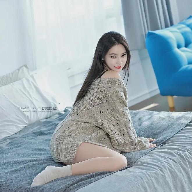 【美女】顶级车模,完美腰臀腿,身材绝了,眼神粘人(组图) - 20