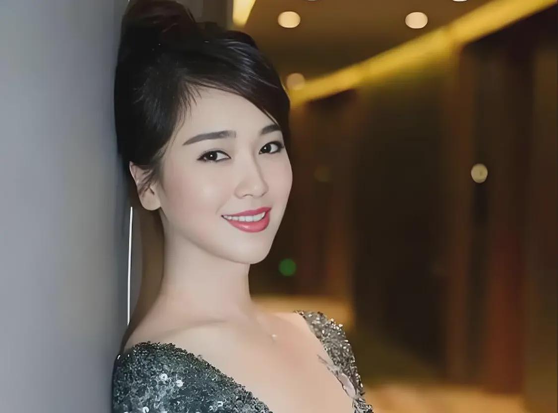 人前正经人后疯狂，靠美貌同多个男人传绯闻，左小青嫁入豪门终成空（组图） - 29