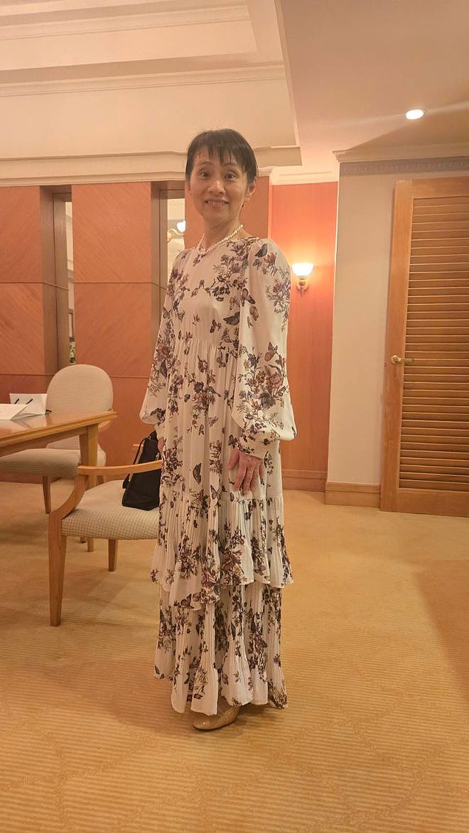石破茂晒爱妻美照，却激怒日本网友，“她在外交场合内搭空气”（组图） - 2