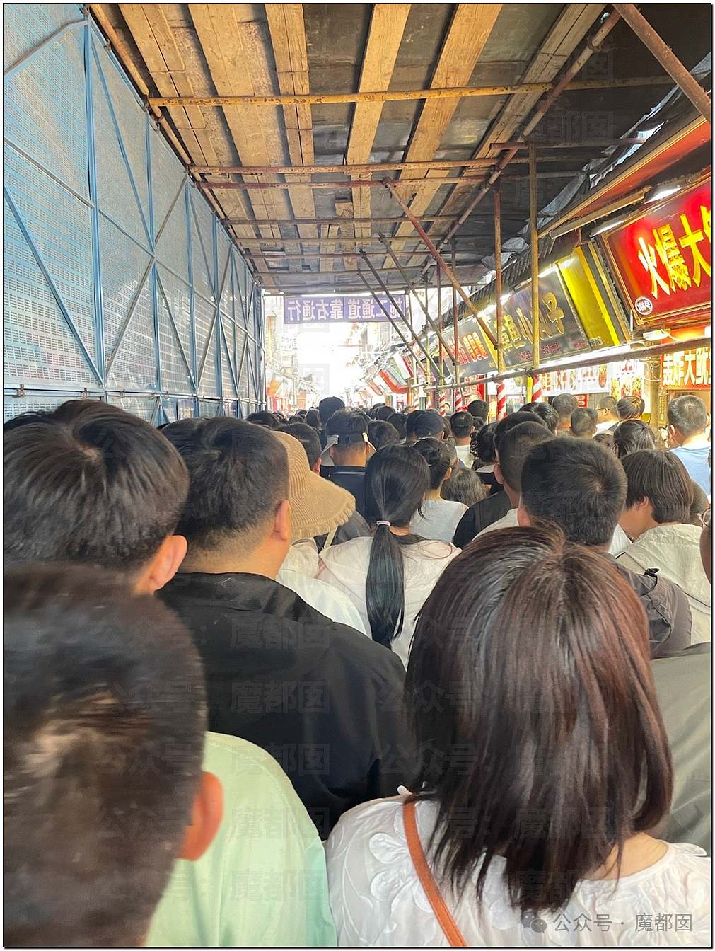 五一假期末尾更疯狂!国内景区人流量再攀高峰,心肝脾肺肾都挤出来(视频/组图) - 118