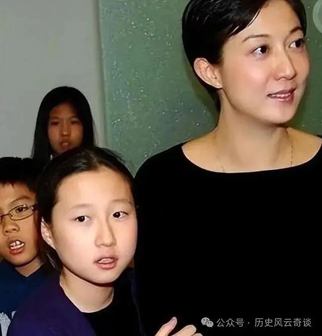 “小龙女”吴卓林,爹不疼,妈不爱,被同性伴侣抛弃,现在如何了(组图) - 1