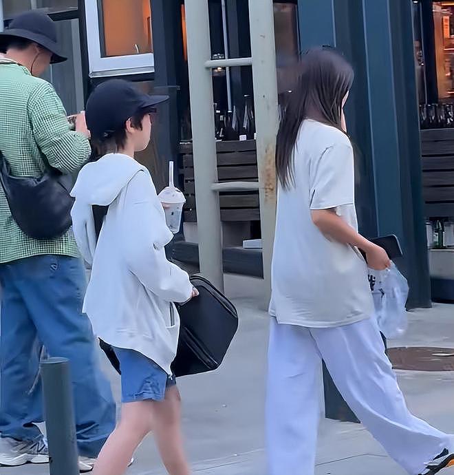 明星过五一：黄晓明家人探班，李小璐贾乃亮带娃出游，戚薇飞日本（组图） - 10