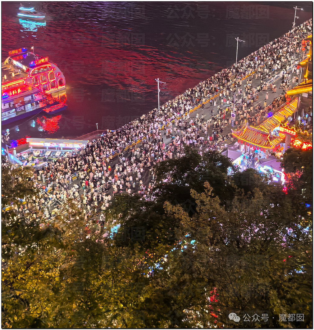 五一假期末尾更疯狂!国内景区人流量再攀高峰,心肝脾肺肾都挤出来(视频/组图) - 26