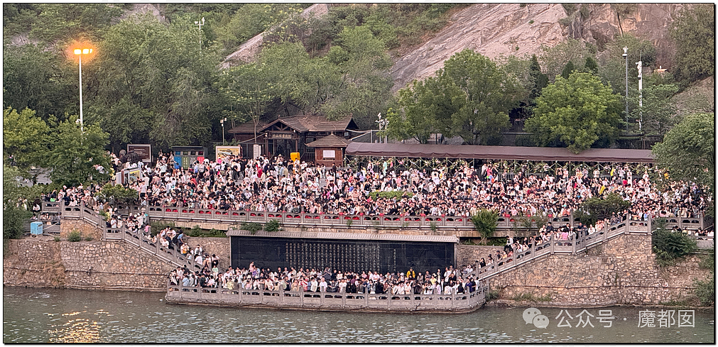 五一假期末尾更疯狂!国内景区人流量再攀高峰,心肝脾肺肾都挤出来(视频/组图) - 79