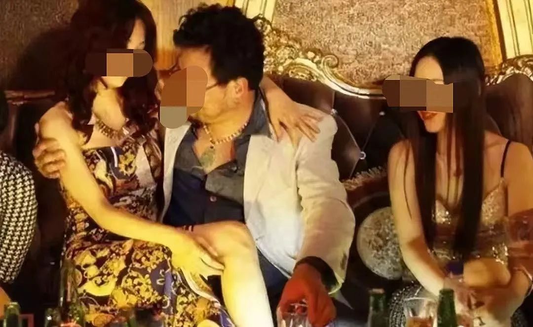 富豪养多个“老婆”每晚要“翻牌侍寝”?从劳动模范到全国通缉他都经历了什么?(组图) - 17