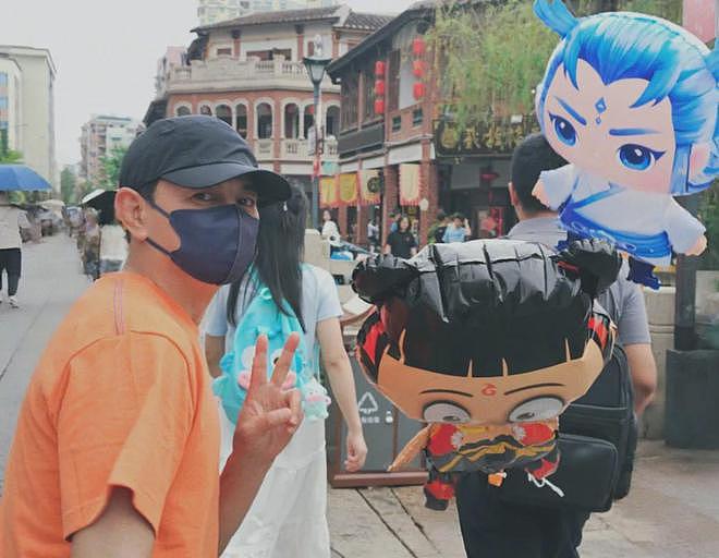 明星过五一：黄晓明家人探班，李小璐贾乃亮带娃出游，戚薇飞日本（组图） - 15