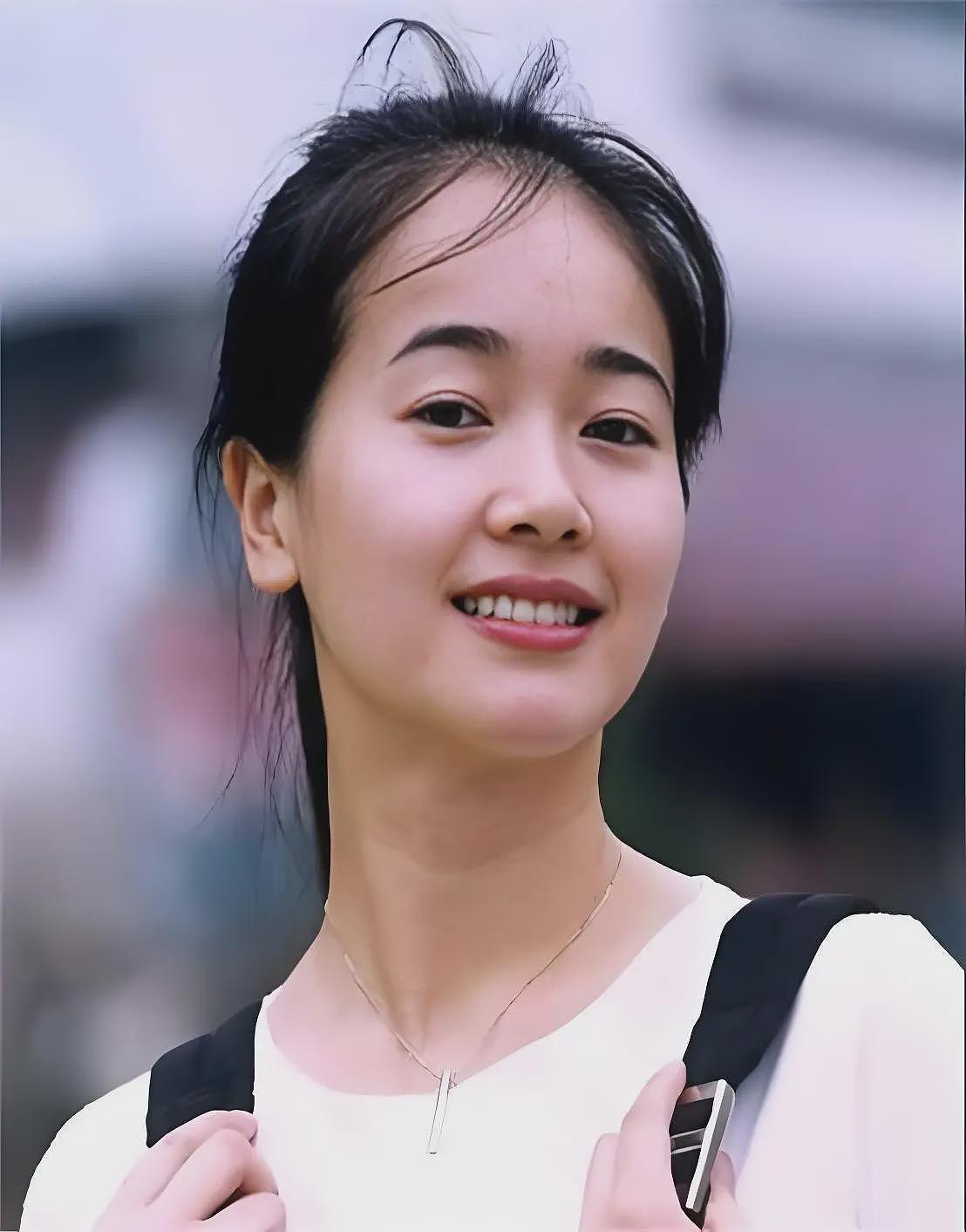 人前正经人后疯狂，靠美貌同多个男人传绯闻，左小青嫁入豪门终成空（组图） - 12