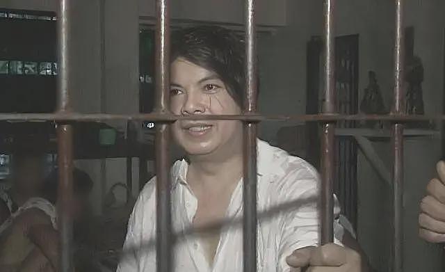 警察绑架美女大学生，当作礼物送给菲律宾市长，女孩被折磨后惨遭击毙（组图） - 47