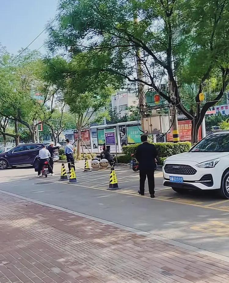 曝山东滕州一汽车冲向公交站致7死！撞击瞬间曝光，现场惨不忍睹！涉事司机被抓（视频/组图） - 2