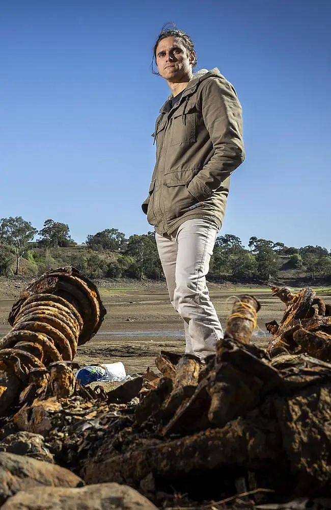 墨尔本Werribee，超30辆车被丢河里烧毁，当地人怒了（组图） - 3