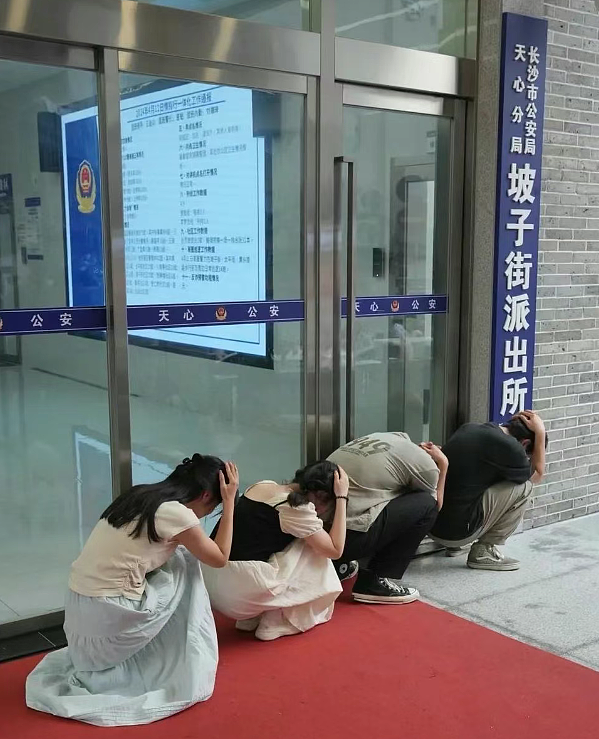 网红麦田被毁，迎客松被踩断：网红打卡，正在毁掉中国景区（组图） - 13