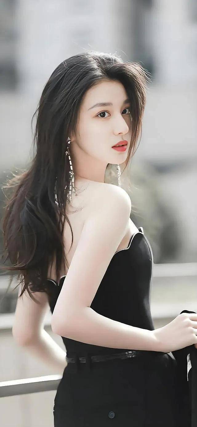 “小刘亦菲”王楚然绝美写真!雪肤玉貌身材火辣...(组图) - 2